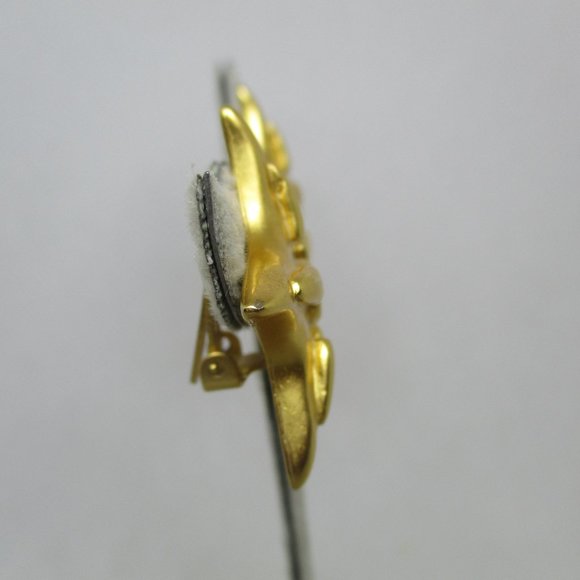 Starfish Matt Finish Gold Tone Clip On Earrings - Picture 7 of 8